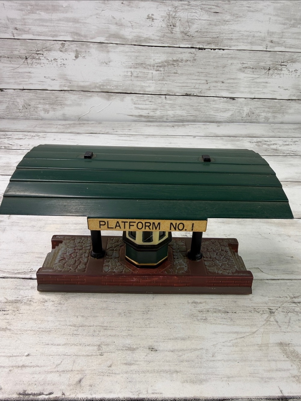 Department 56 Heritage Village Accessory Victoria Station Train Platform